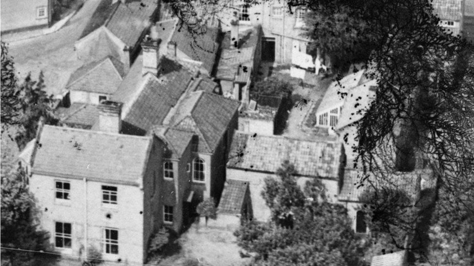 Aerial image of The Cedars and adjoining properties taken in 1932