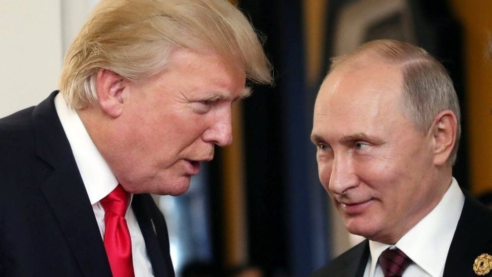 Russian President Vladimir Putin (R) and US President Donald Trump (L) talk at the Apec summit on 11 November