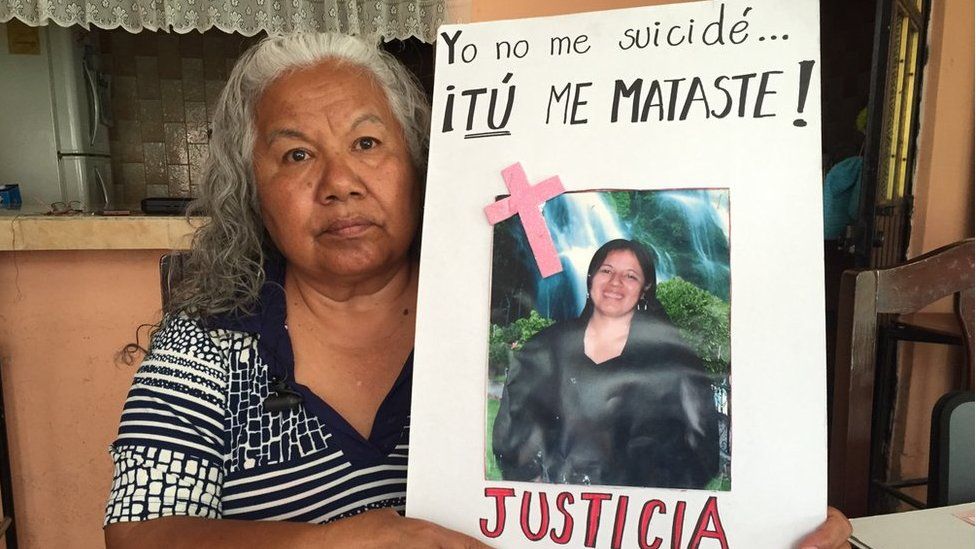 Iriana Buendia with a picture of her daughter Mariana and writing in Spanish around it