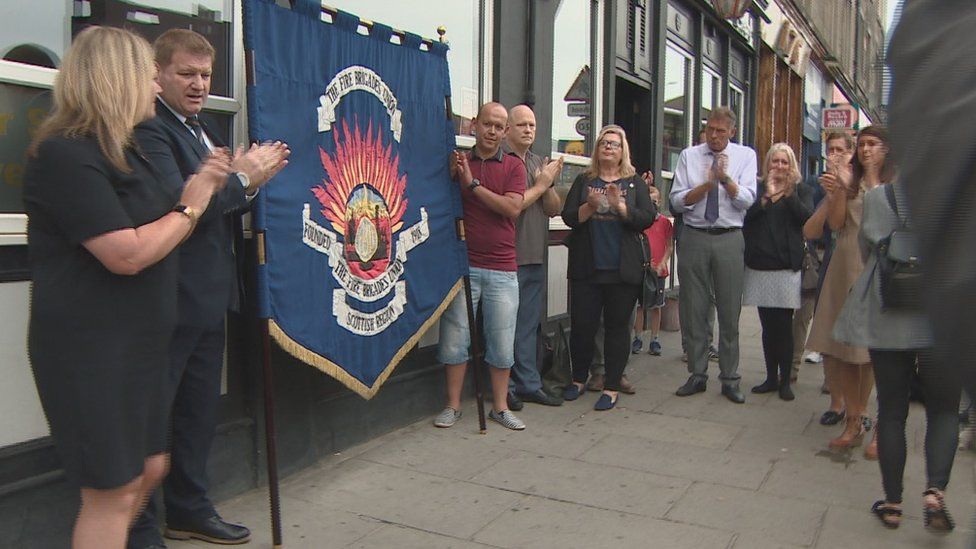 Plaque unveiled at fireman Ewan Williamson death site BBC News