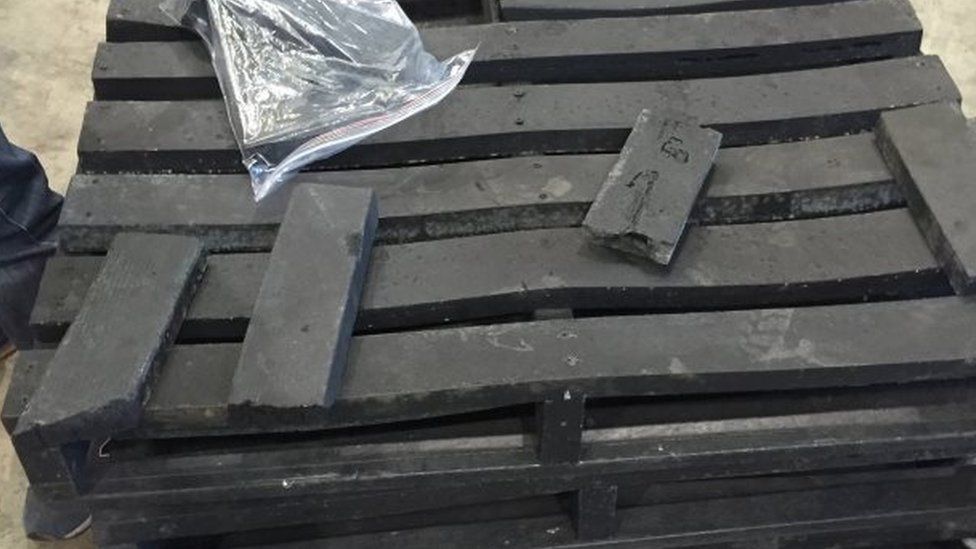 Fake wood pallets imported from Colombia and made of compressed cocaine