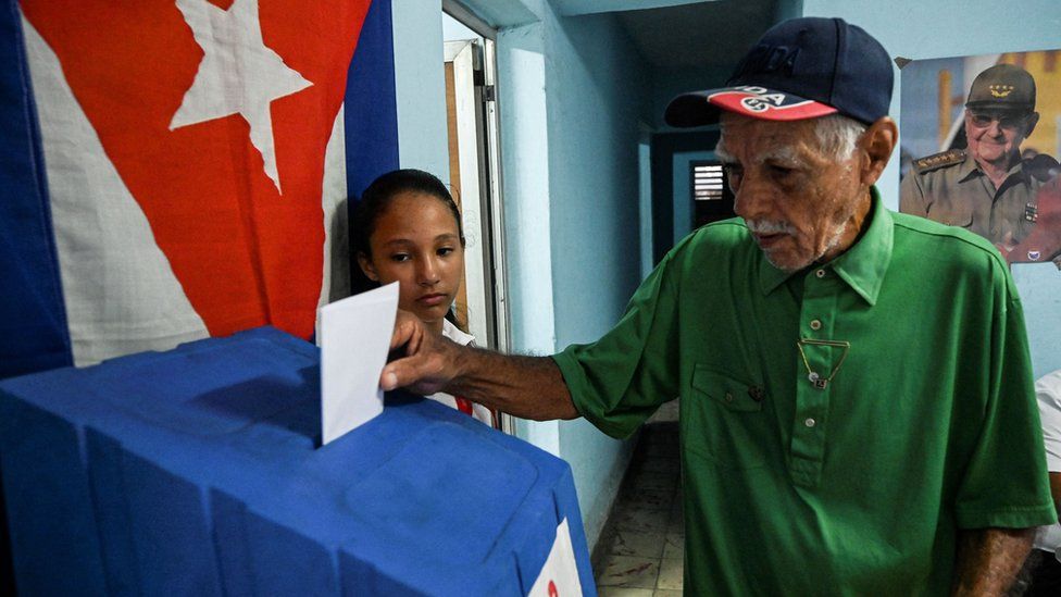 Cuba Family Code: Country votes to legalise same-sex marriage - BBC News