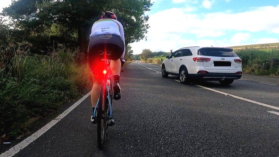 Driver makes rude gesture at Dame Sarah Storey