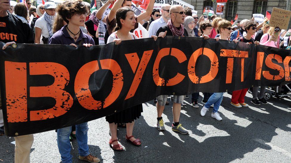 Pro-boycott demonstration in Paris (02/08/14)
