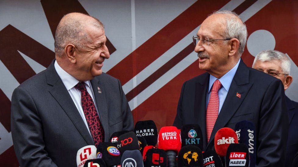 Umit Ozdag stands with Kemal Kilicdaroglu at a press conference