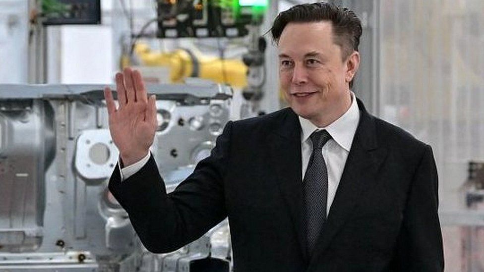 Elon Musk and German Chancellor Olaf Scholz