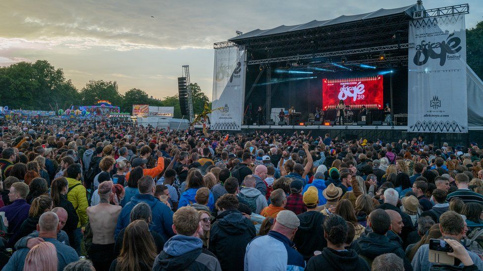 Africa Oyé: Thousands attend as Liverpool festival marks 30 years - BBC News