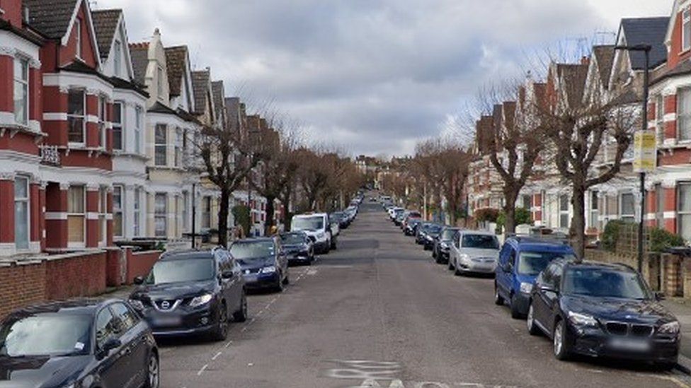 Taser officers investigated after man hurt in Haringey chase - BBC ...