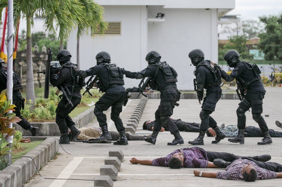 Indonesian Police demonstrate their anti-terrorism skills.