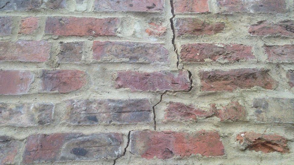 Crack in wall