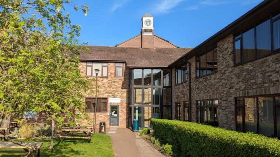 Flitwick's only bank shuts months after Post Office closure BBC News