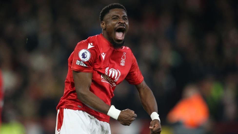 Nottingham Forest: Aurier signs new contract until 2024 - BBC Sport