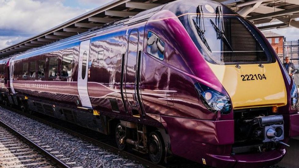 Derby: Trains strike shopping trolleys dumped on rail line - BBC News