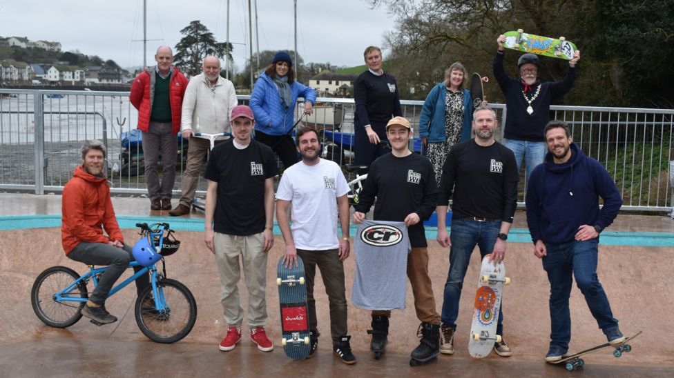 Kingsbridge skatepark opens after community campaign - BBC News