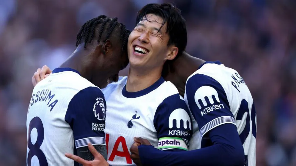 Tottenham blow away West Ham as Kudus sent off in dominant derby win