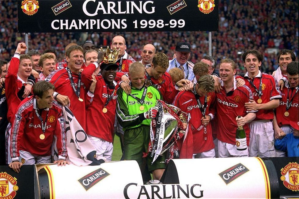 Manchester United celebrate winning the Treble in 1999
