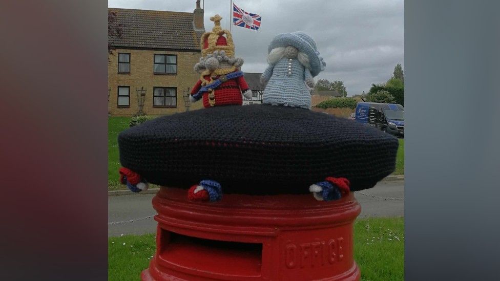 Coronation-themed knitted topper 