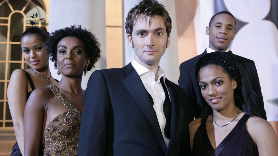 Tish (Gugu Mbatha-Raw), Francine (Adjoa Andoh),The Doctor (David Tennant),Martha (Freema Agyeman) And Leo (Reggie Yates) in The Lazarus Experiment in 2007