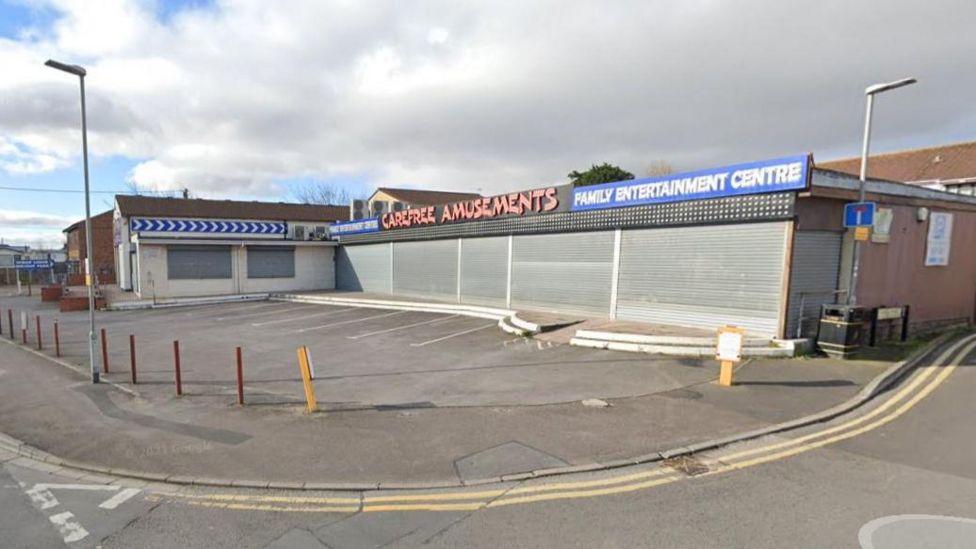 Brean to get new arcade near Pontins holiday park - BBC News