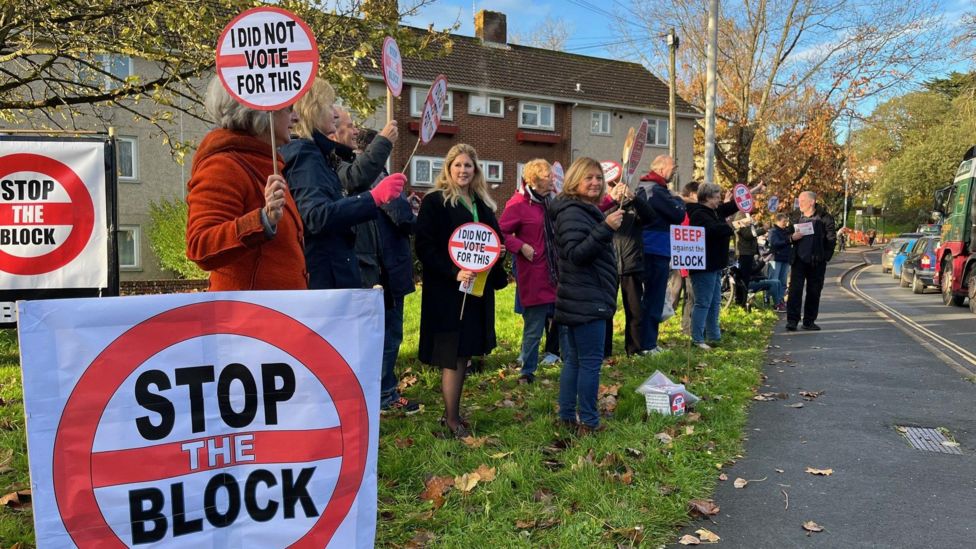 Protests against traffic reduction trial in Exeter - BBC News