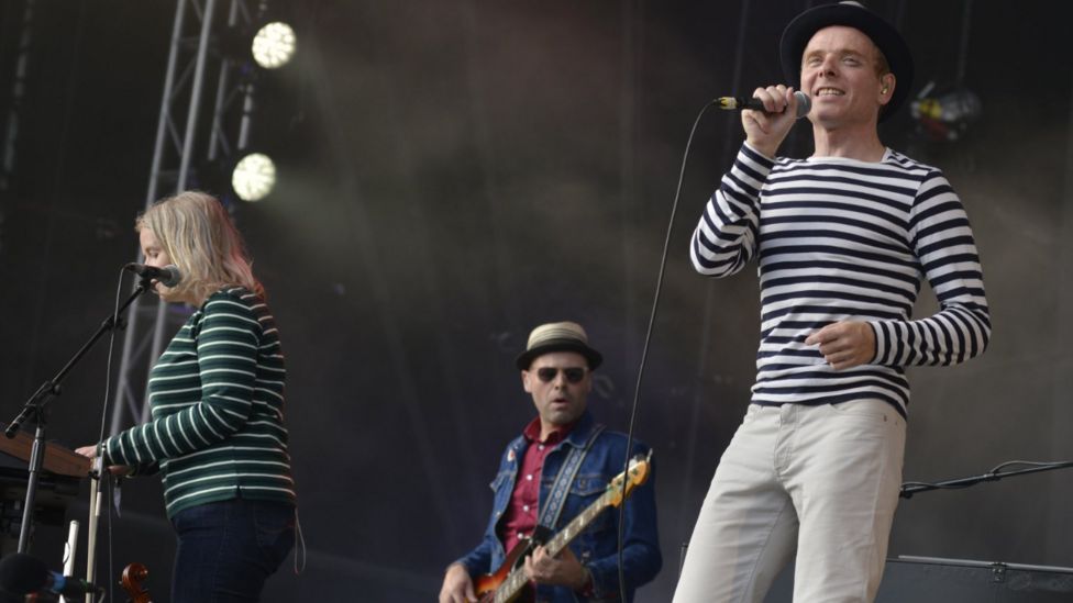 Belle and Sebastian star in Scottish episode of The Simpsons - BBC News