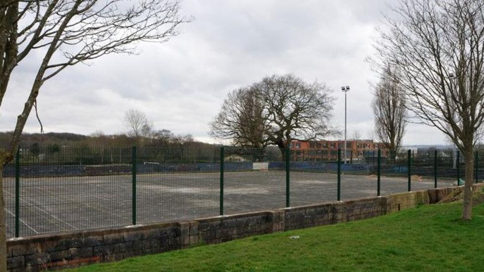 Unused Derbyshire tennis courts to be revived by £119k project - BBC News