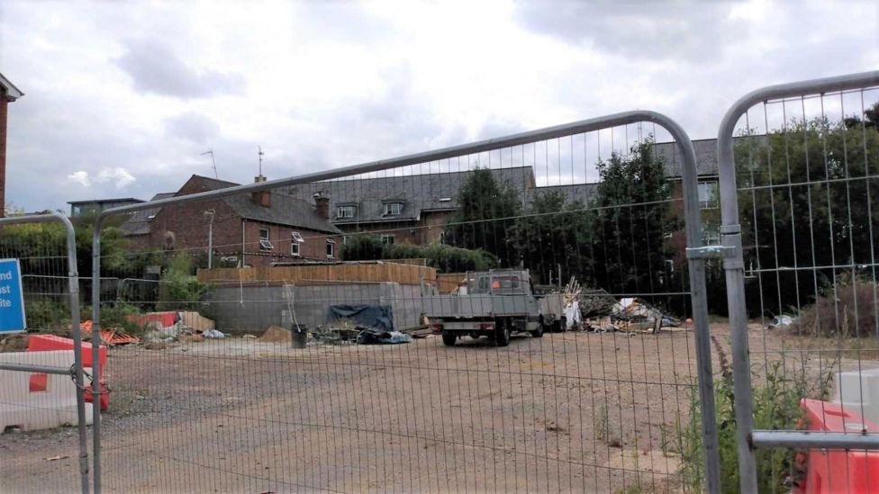 Derelict Reading site finally has plans approved - BBC News