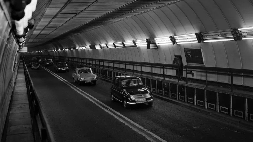 Cars driving through the Clyde tunnel