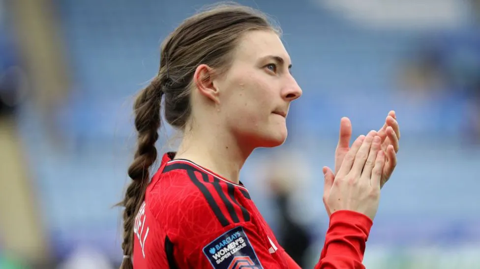 Man Utd Defender Blundell Reveals She's Expecting.