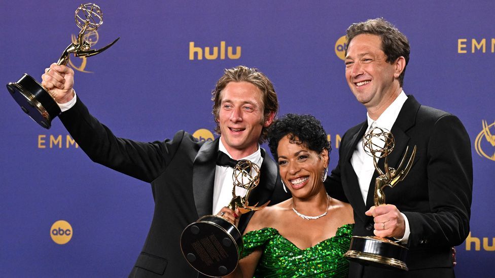 Jeremy Allen White, Liza Colon-Zayas and Ebon Moss-Bachrach pose together smiling with their Emmy Awards