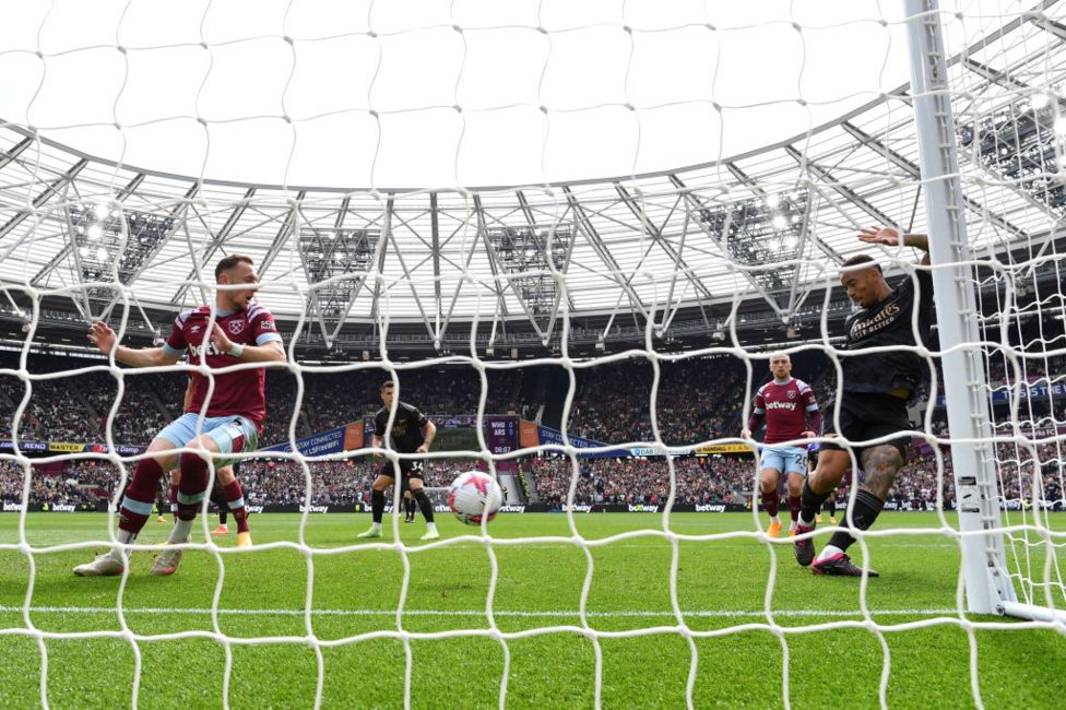 Arsenal: Gabriel Jesus Extends Remarkable Scoring Run - BBC Sport