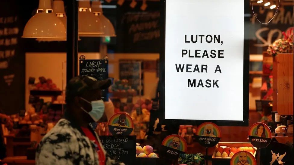 'Luton, Please wear a mask' sign in a LUSH shop window 