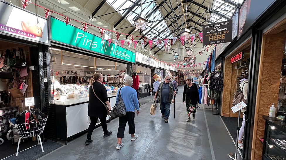 Leek traders fear businesses at risk in Butter Market revamp - BBC News