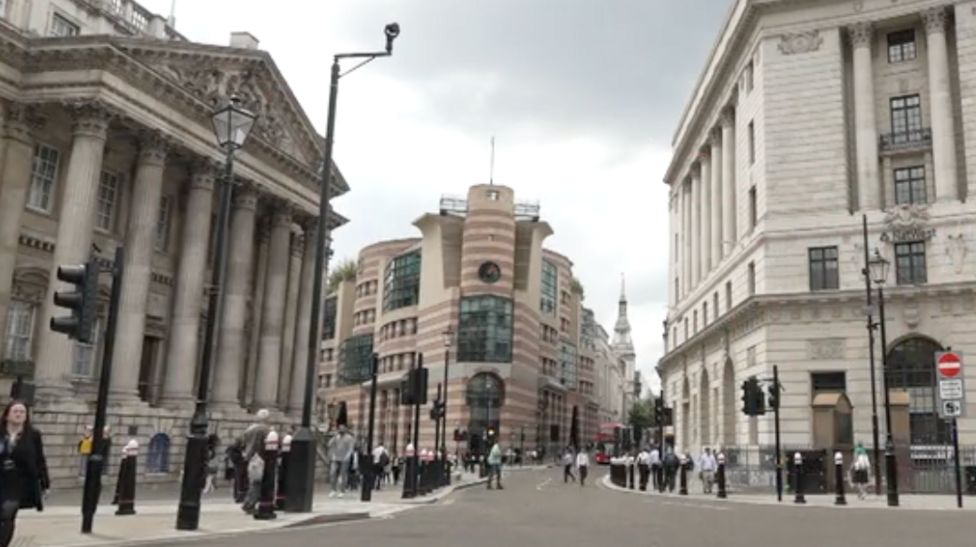 Bank junction: Will taxis be allowed back? - BBC News