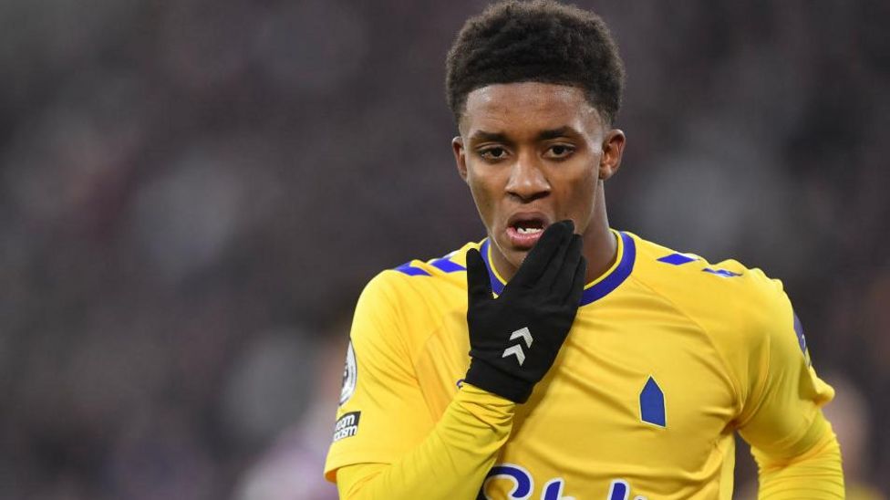 Everton 'Why are fans angry with the board?' Antonio BBC Sport