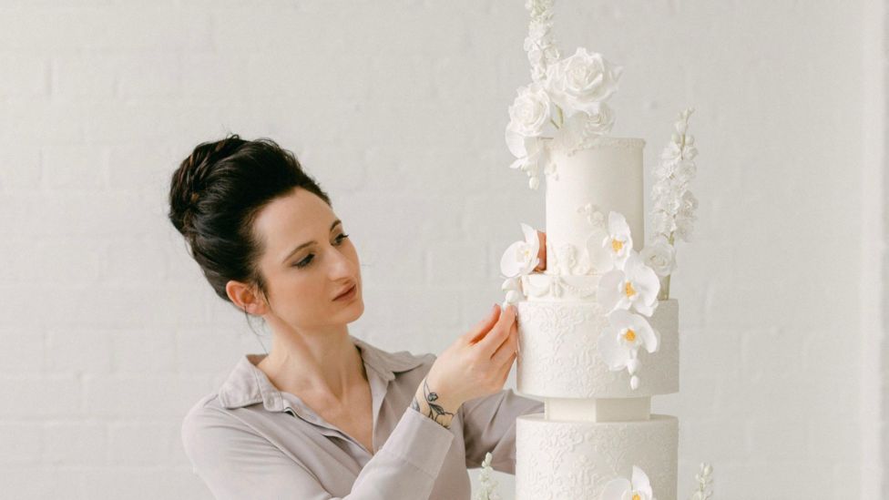 Yeovil Woman wins top award for cake baking BBC News