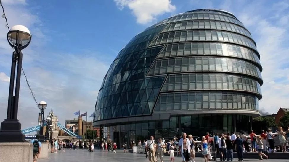 London City Hall: Plan to remove glass shell with balconies - BBC News