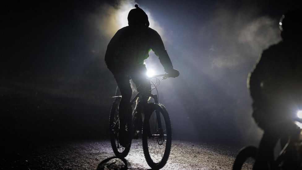 Strathpuffer: The first annual mountain bike race since Covid-19 - BBC News