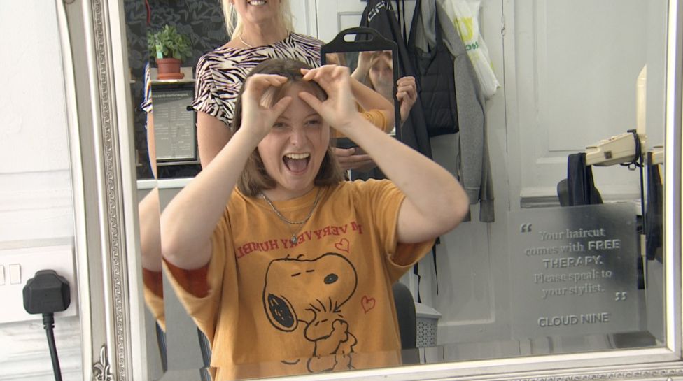 Alopecia woman who went viral in haircut for charity BBC News