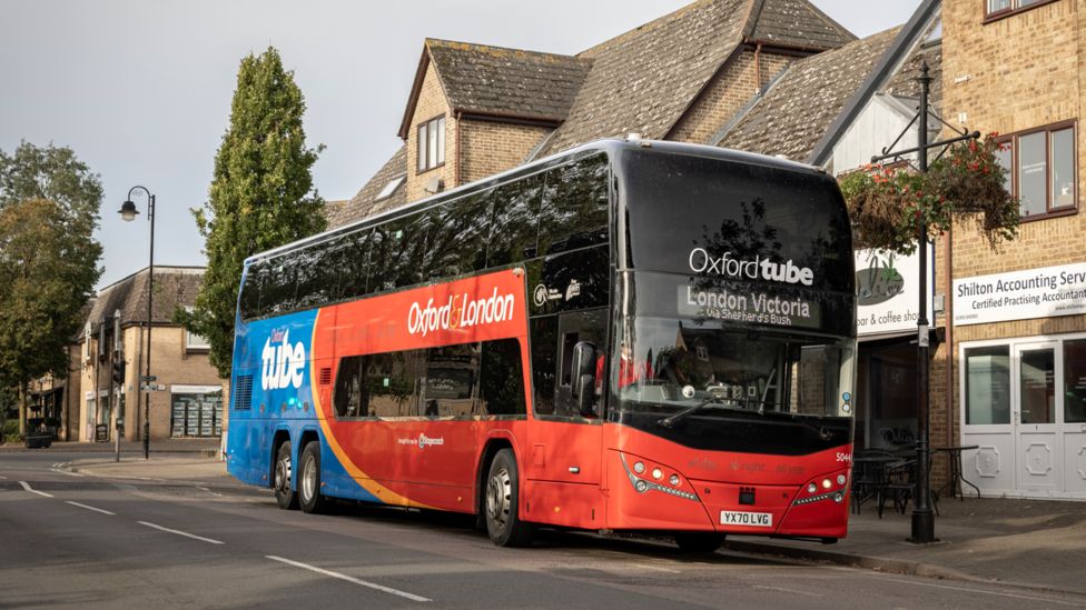 Oxford Tube coach service adds new stops - BBC News