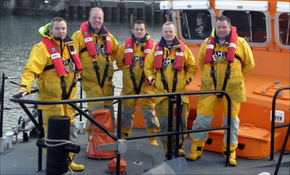 Lifeboat crew receives 'courageous' rescue honour BBC News
