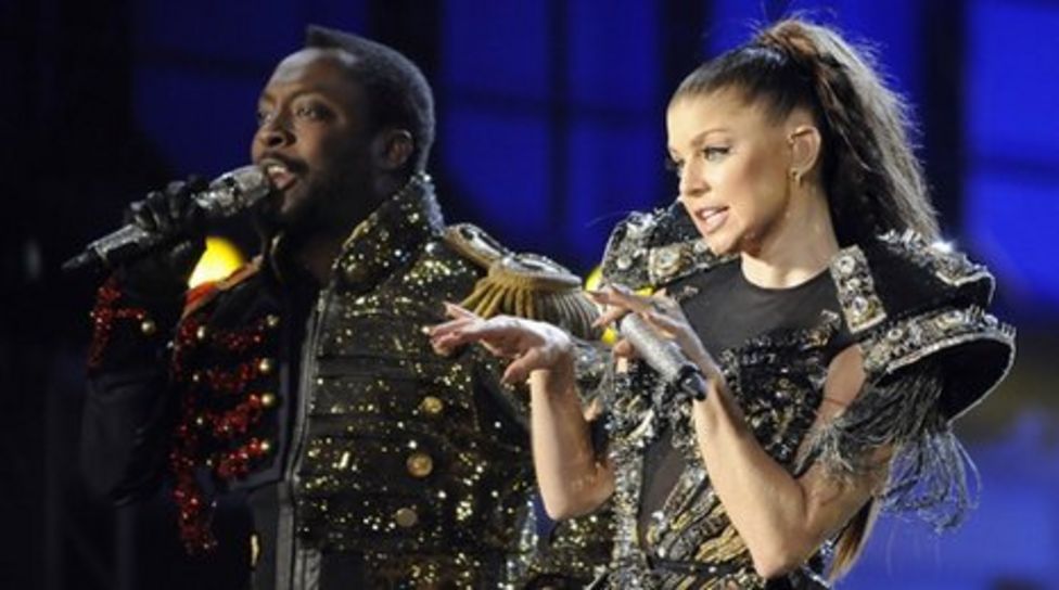 Black Eyed Peas singer Fergie expecting first baby BBC News