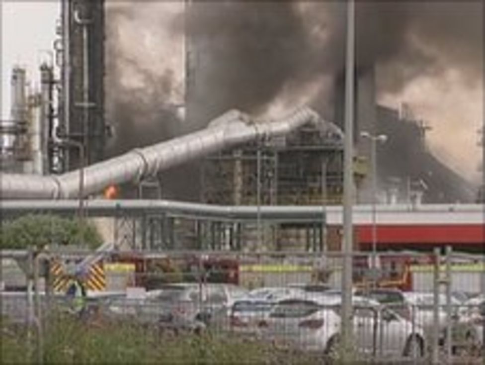 Lindsey Oil Refinery fire Man 'unaccounted for' BBC News