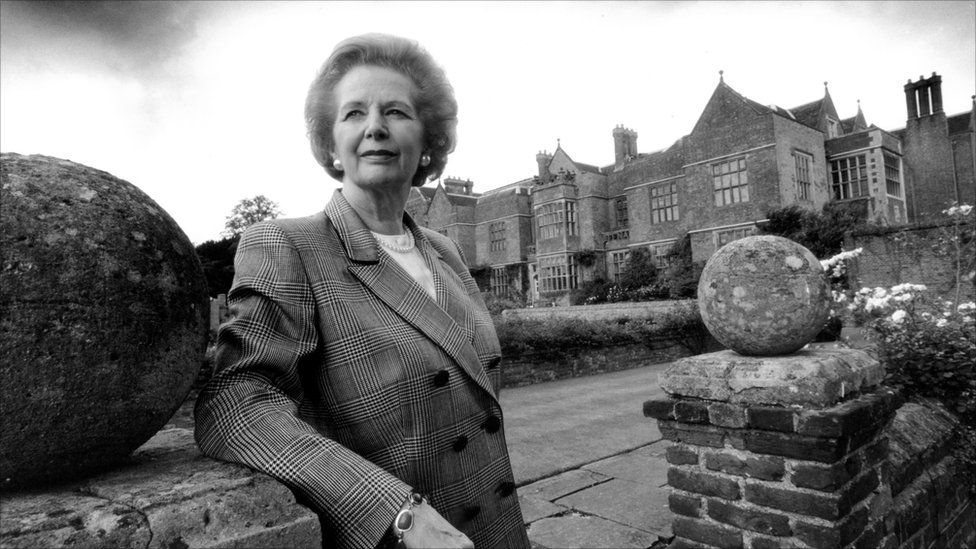 Y Farwnes Margaret Thatcher yn Chequers, 1993