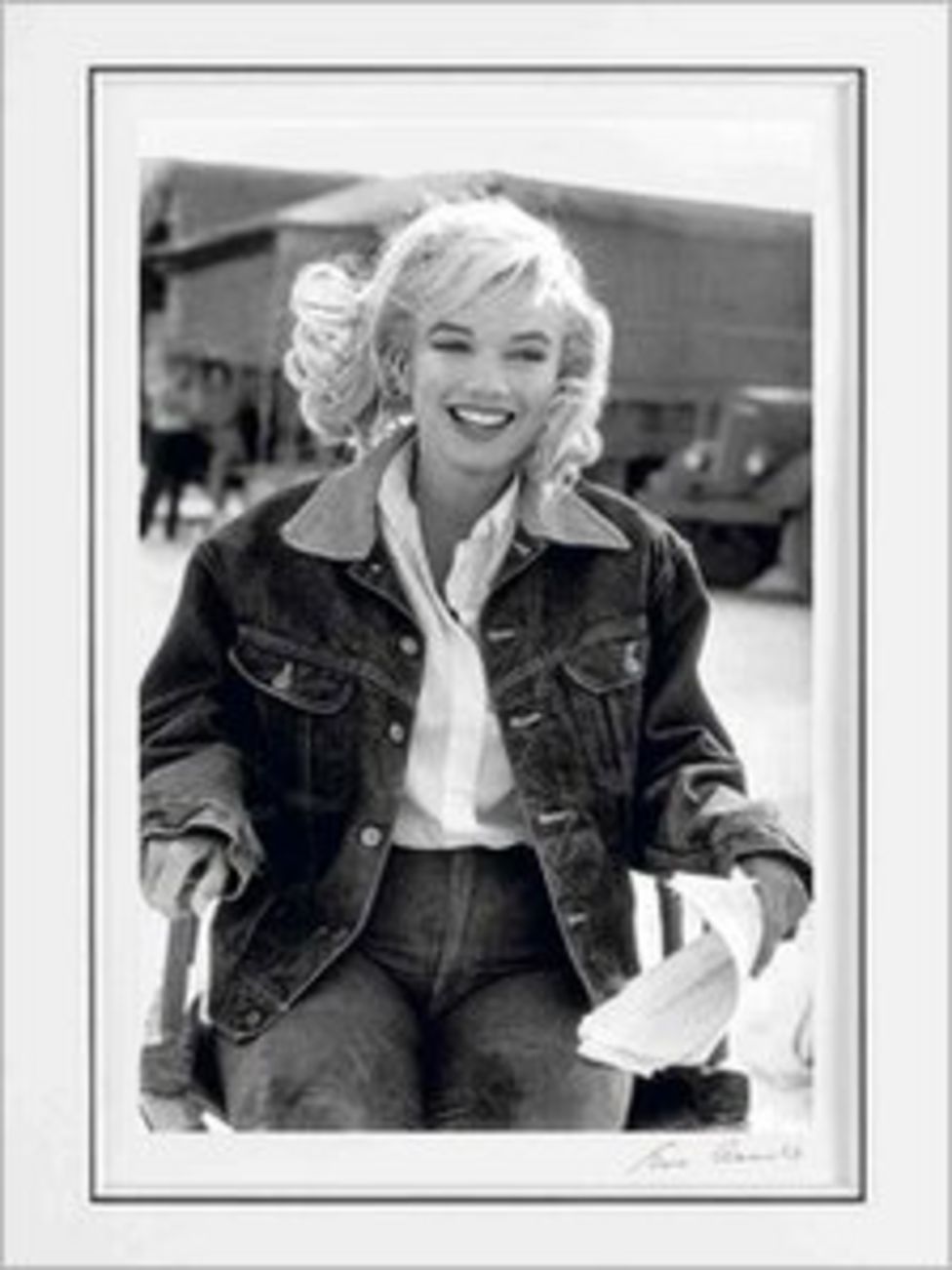 Marilyn Monroe prints go on show in Bournemouth - BBC News