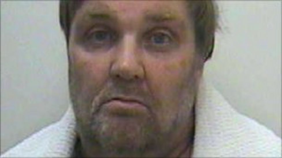 Fake photographer jailed for raping would-be models - BBC News