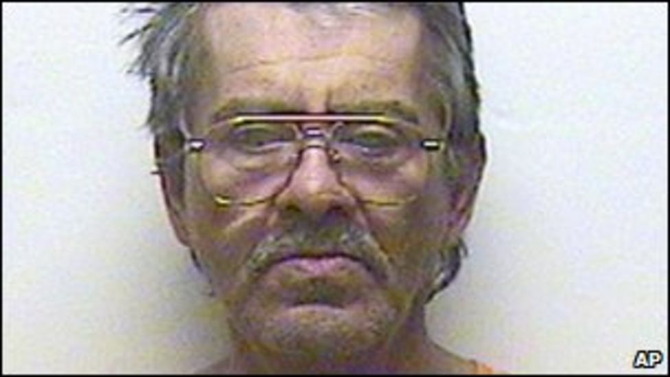 Hunt for three inmates after Missouri jailbreak BBC News