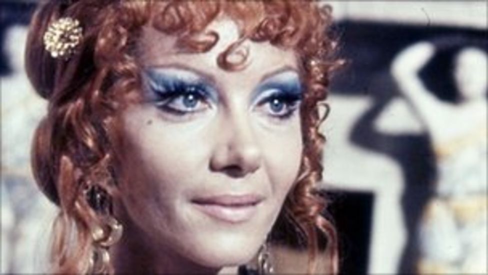 Hammer horror actress Ingrid Pitt dies aged 73 - BBC News