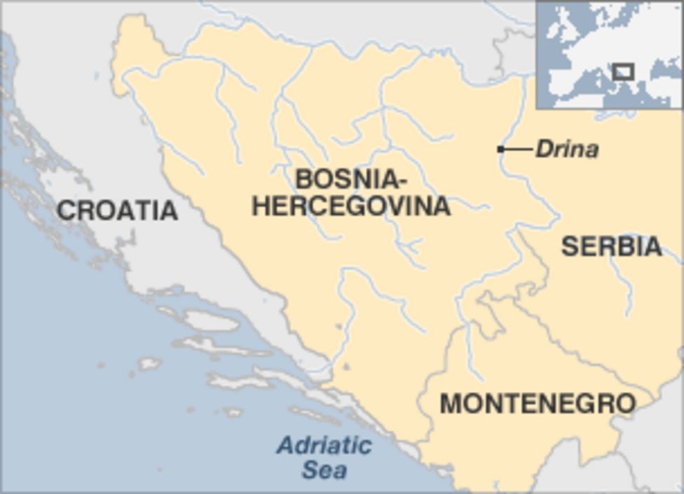 Balkans flooding prompts emergency call - BBC News