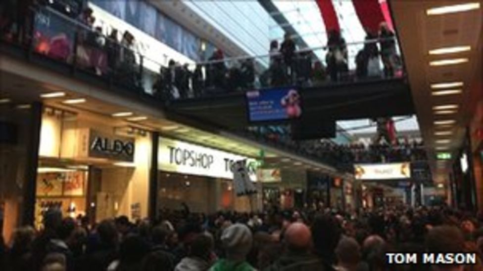 Four held after protesters close Manchester Arndale BBC News